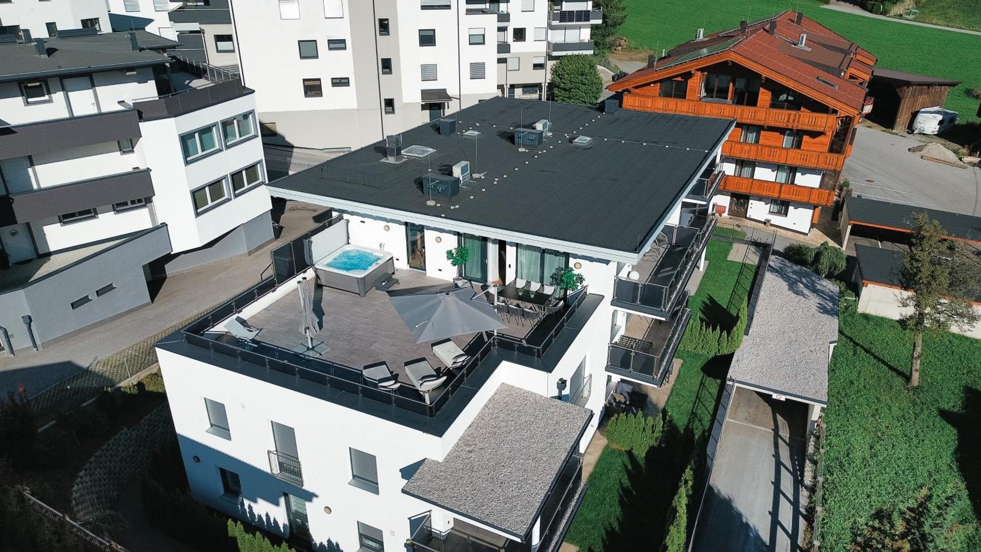 Alpenluxus Presents Cloud 9 - Private Roof Terrace With Whirlpool Apartamento Fügen Exterior foto