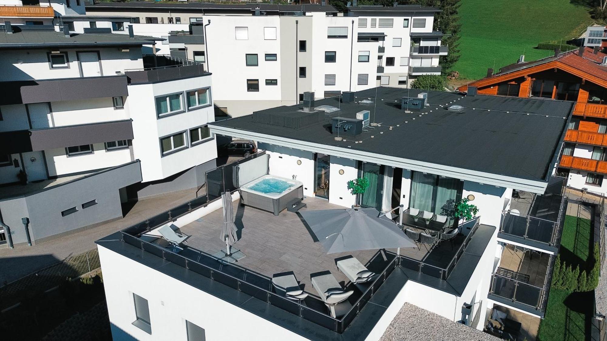 Alpenluxus Presents Cloud 9 - Private Roof Terrace With Whirlpool Apartamento Fügen Exterior foto